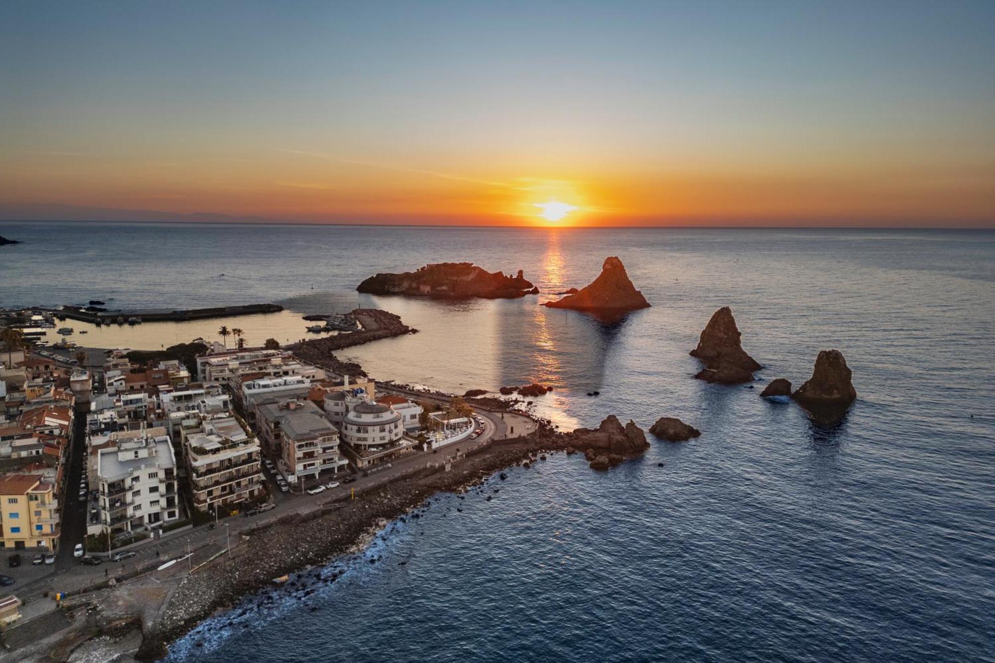 Grand Hotel Faraglioni Aci Trezza Bagian luar foto