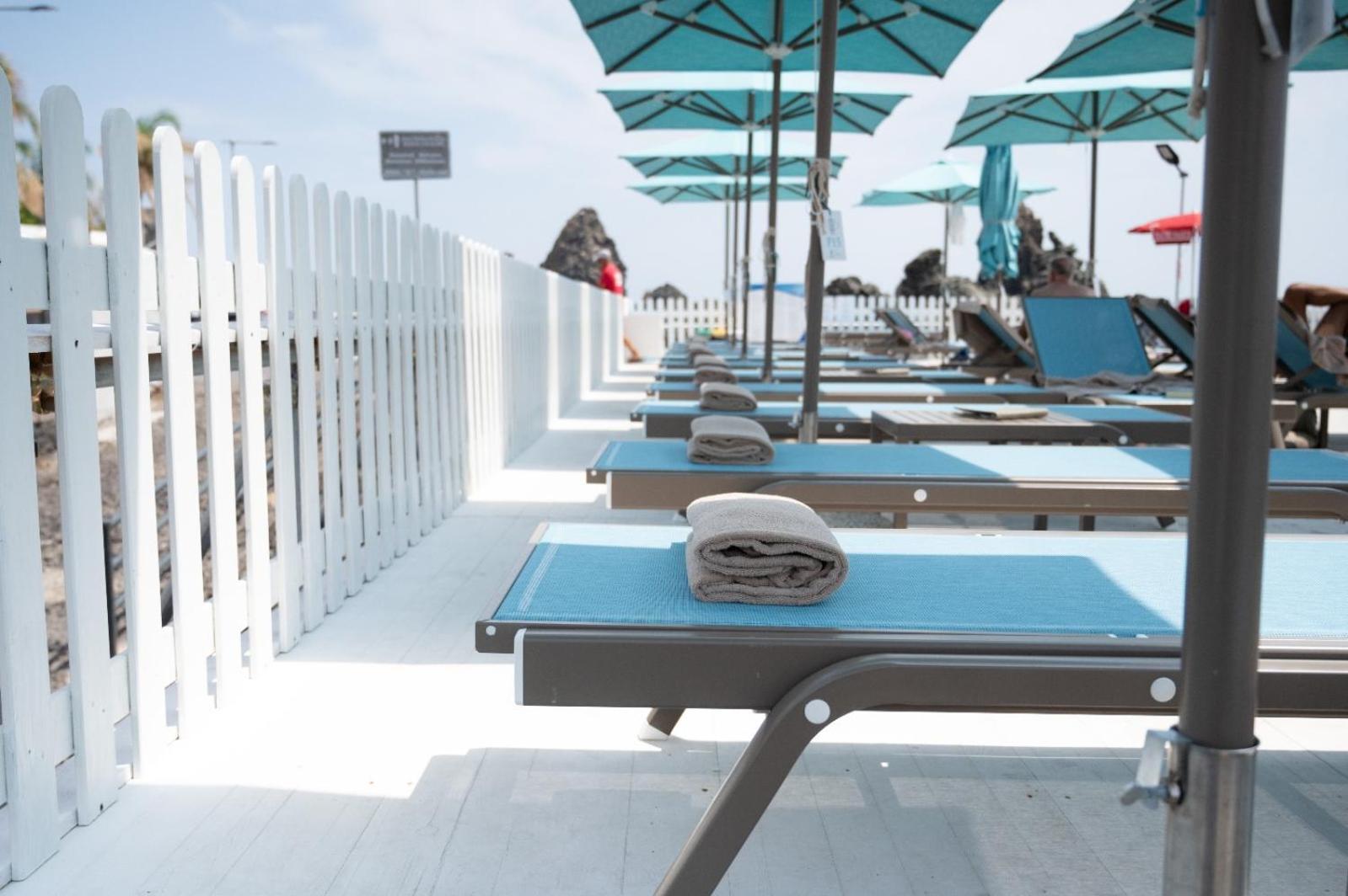 Grand Hotel Faraglioni Aci Trezza Bagian luar foto