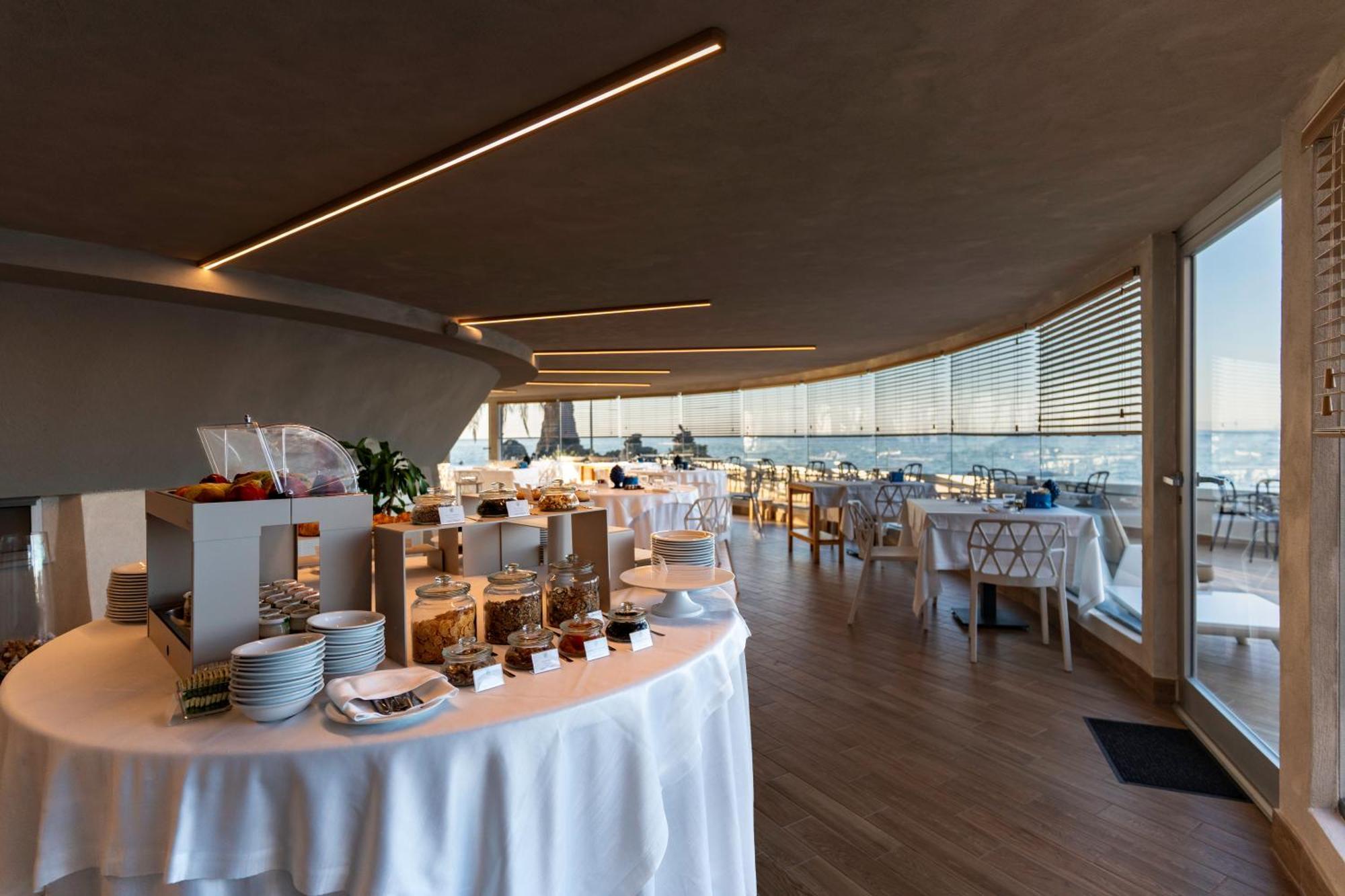 Grand Hotel Faraglioni Aci Trezza Bagian luar foto