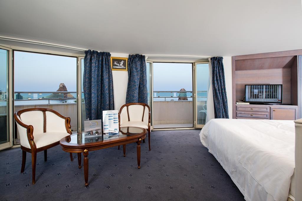 Grand Hotel Faraglioni Aci Trezza Bagian luar foto