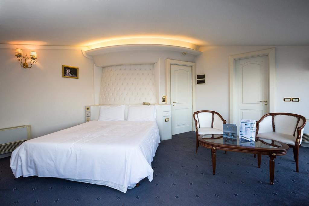 Grand Hotel Faraglioni Aci Trezza Bagian luar foto