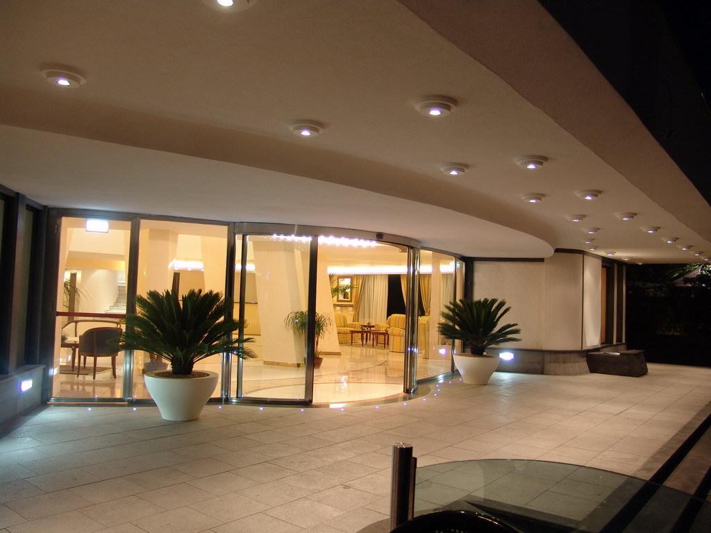 Grand Hotel Faraglioni Aci Trezza Bagian luar foto