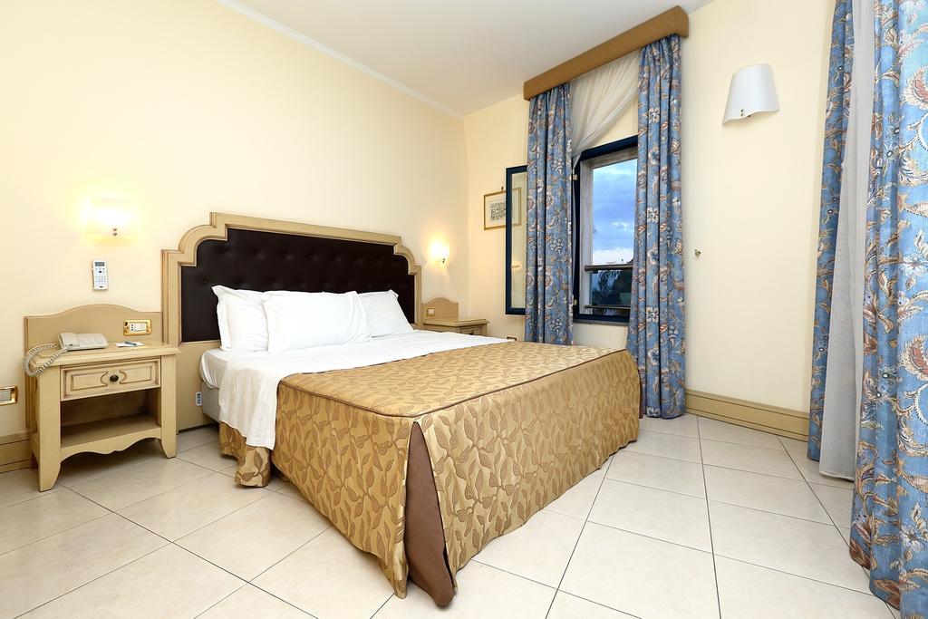 Grand Hotel Faraglioni Aci Trezza Ruang foto
