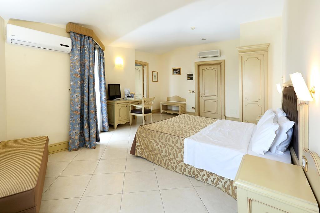 Grand Hotel Faraglioni Aci Trezza Ruang foto